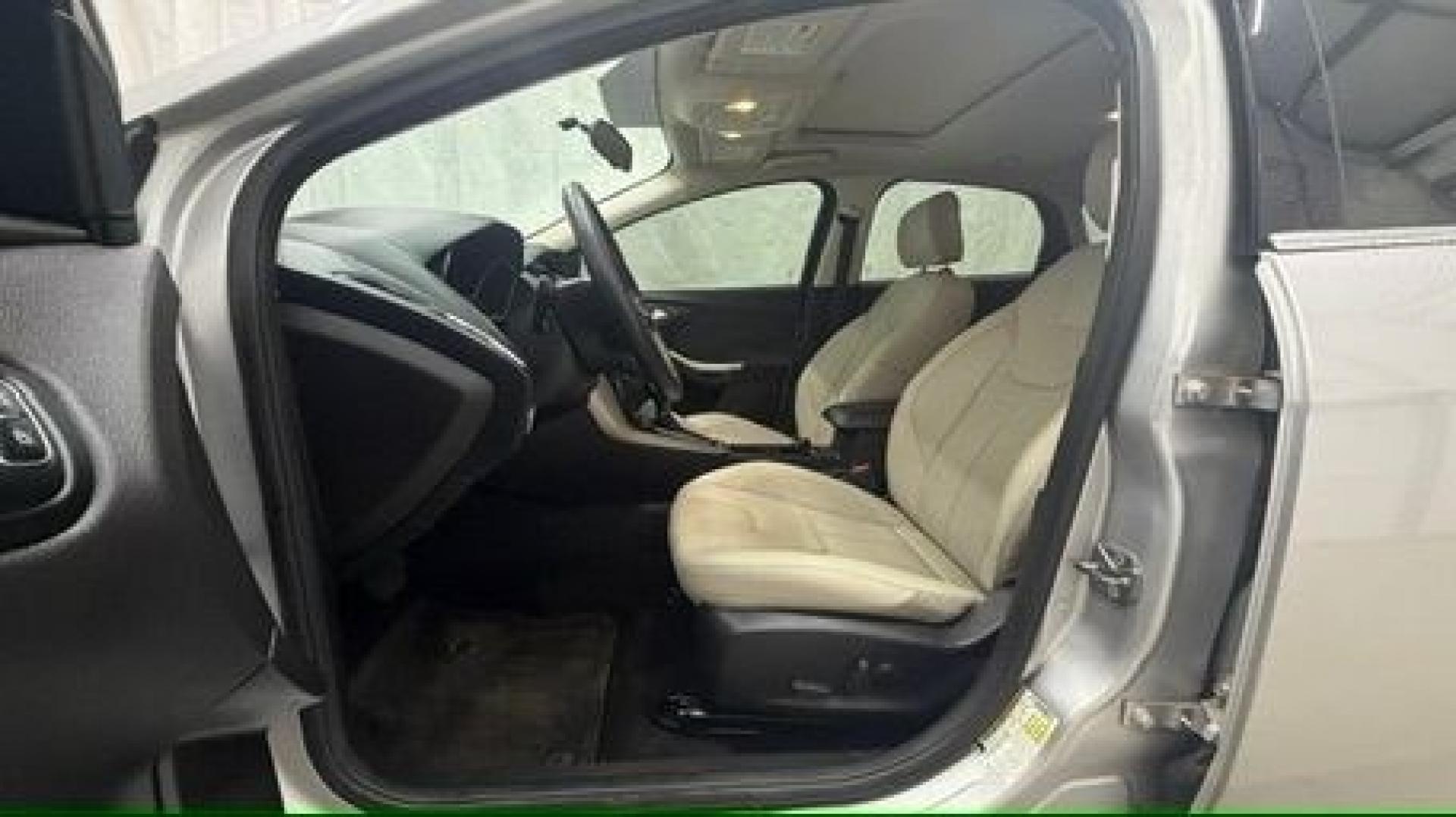 2018 Silver Ford Focus Titanium (1FADP3N20JL) with an 2L I-4 gasoline direct injection engine, located at 1806 Veterans Memorial Hwy SW, Austell, GA, 30168, (770) 944-9558, 33.817959, -84.606987- Photo#12