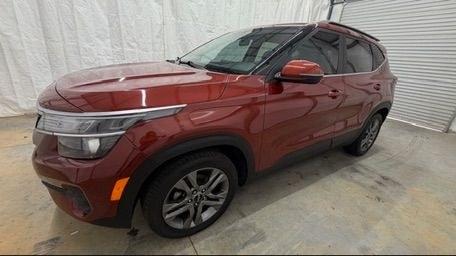 2023 Red Kia Seltos S (KNDEU2AA5P7) with an 2L I-4 DOHC engine, located at 1806 Veterans Memorial Hwy SW, Austell, GA, 30168, (770) 944-9558, 33.817959, -84.606987- Photo#1