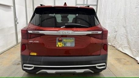 2023 Red Kia Seltos S (KNDEU2AA5P7) with an 2L I-4 DOHC engine, located at 1806 Veterans Memorial Hwy SW, Austell, GA, 30168, (770) 944-9558, 33.817959, -84.606987- Photo#4