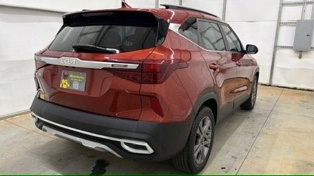 2023 Red Kia Seltos S (KNDEU2AA5P7) with an 2L I-4 DOHC engine, located at 1806 Veterans Memorial Hwy SW, Austell, GA, 30168, (770) 944-9558, 33.817959, -84.606987- Photo#5