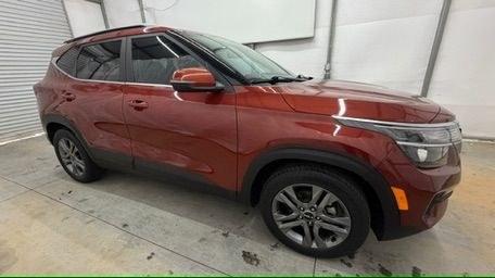 2023 Red Kia Seltos S (KNDEU2AA5P7) with an 2L I-4 DOHC engine, located at 1806 Veterans Memorial Hwy SW, Austell, GA, 30168, (770) 944-9558, 33.817959, -84.606987- Photo#7