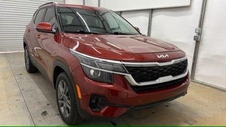 2023 Red Kia Seltos S (KNDEU2AA5P7) with an 2L I-4 DOHC engine, located at 1806 Veterans Memorial Hwy SW, Austell, GA, 30168, (770) 944-9558, 33.817959, -84.606987- Photo#8