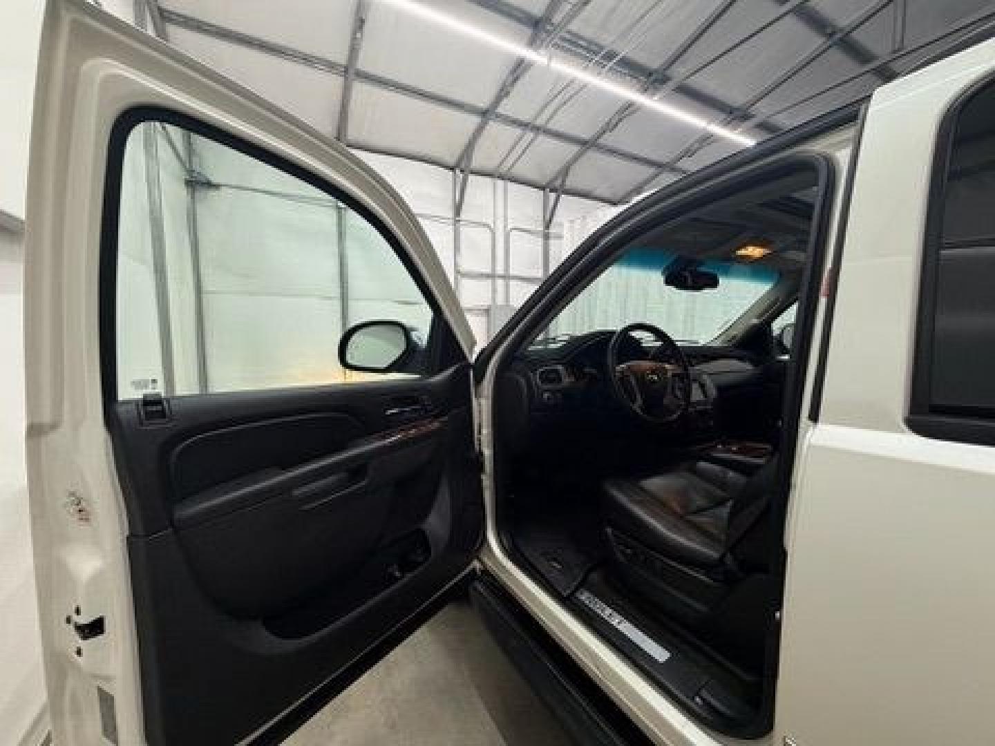2011 White Chevrolet Tahoe LTZ (1GNSCCE05BR) with an Vortec 5.3L V-8 variable valve control engine, located at 1806 Veterans Memorial Hwy SW, Austell, GA, 30168, (770) 944-9558, 33.817959, -84.606987- Photo#6