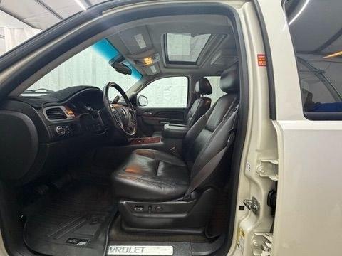 2011 White Chevrolet Tahoe LTZ (1GNSCCE05BR) with an Vortec 5.3L V-8 variable valve control engine, located at 1806 Veterans Memorial Hwy SW, Austell, GA, 30168, (770) 944-9558, 33.817959, -84.606987- Photo#7