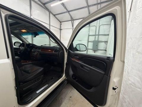 2011 White Chevrolet Tahoe LTZ (1GNSCCE05BR) with an Vortec 5.3L V-8 variable valve control engine, located at 1806 Veterans Memorial Hwy SW, Austell, GA, 30168, (770) 944-9558, 33.817959, -84.606987- Photo#13
