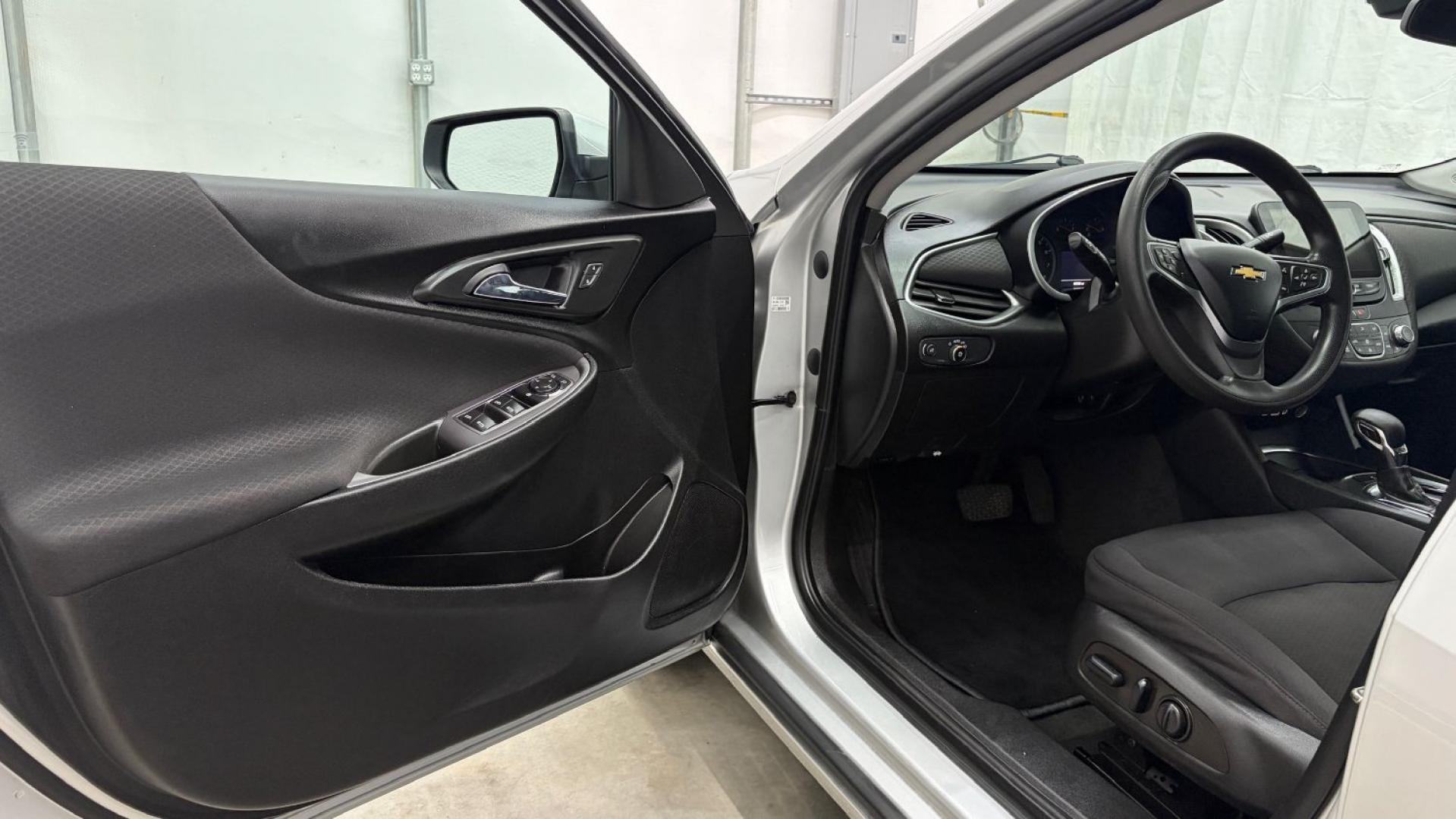 2022 Silver Chevrolet Malibu FWD LT (1G1ZD5ST2NF) with an ECOTEC 1.5L I-4 gasoline direct injection engine, located at 1806 Veterans Memorial Hwy SW, Austell, GA, 30168, (770) 944-9558, 33.817959, -84.606987- Photo#10