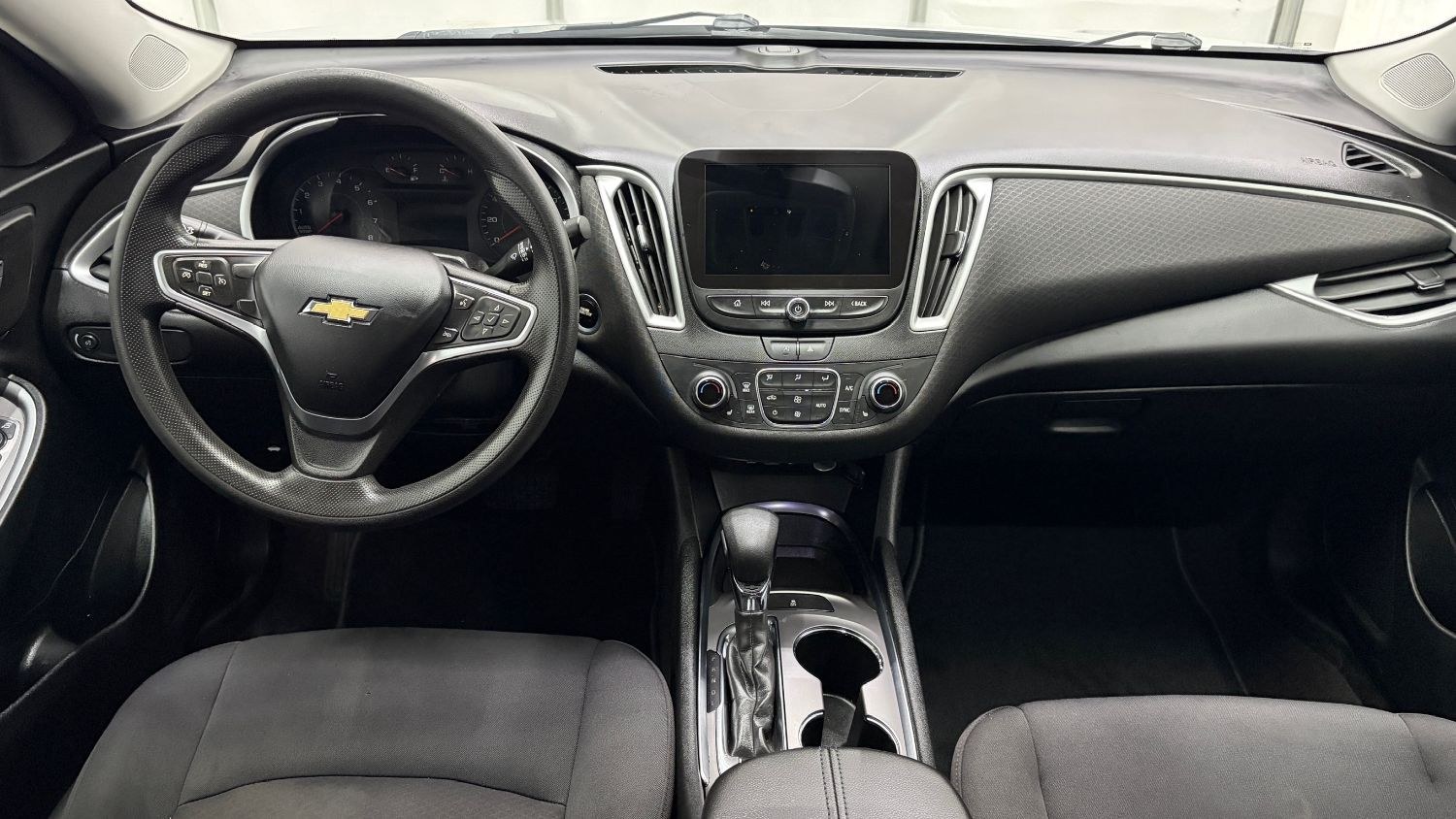 2022 Silver Chevrolet Malibu FWD LT (1G1ZD5ST2NF) with an ECOTEC 1.5L I-4 gasoline direct injection engine, located at 1806 Veterans Memorial Hwy SW, Austell, GA, 30168, (770) 944-9558, 33.817959, -84.606987- Photo#15