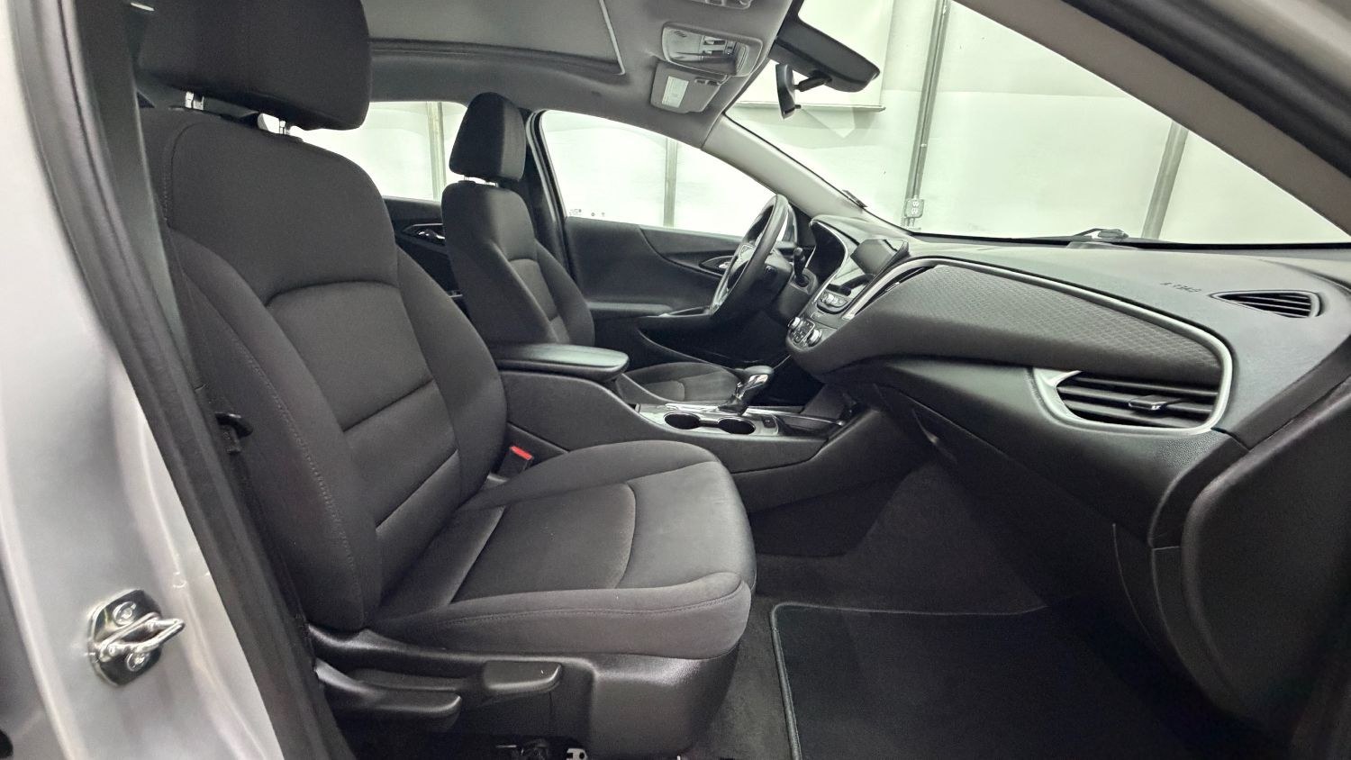 2022 Silver Chevrolet Malibu FWD LT (1G1ZD5ST2NF) with an ECOTEC 1.5L I-4 gasoline direct injection engine, located at 1806 Veterans Memorial Hwy SW, Austell, GA, 30168, (770) 944-9558, 33.817959, -84.606987- Photo#19