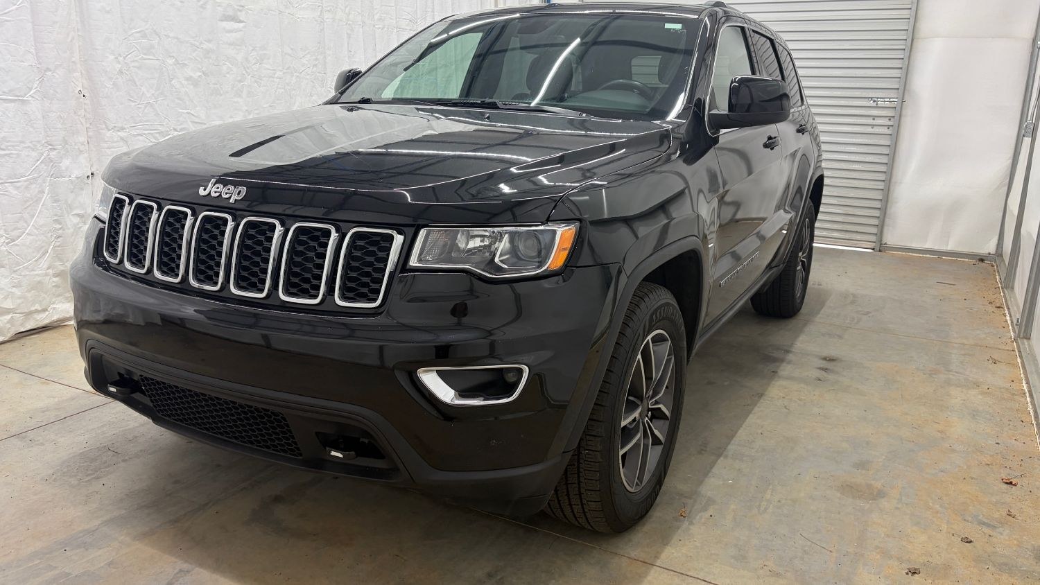photo of 2019 Jeep Grand Cherokee Laredo E 4x4