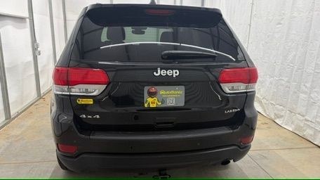 2019 Black Jeep Grand Cherokee Laredo E 4x4 (1C4RJFAG3KC) with an Pentastar 3.6L V-6 DOHC engine, located at 1806 Veterans Memorial Hwy SW, Austell, GA, 30168, (770) 944-9558, 33.817959, -84.606987 - Why Choose Automania? At Automania, we make car buying easy and stress-free, with over 20 years serving Austell, GA and the surrounding communities. WE FINANCE GOOD AND NOT SO GOOD CREDIT, we work with all credit types, and every vehicle comes with a free vehicle history report so you know its backg- Photo#4
