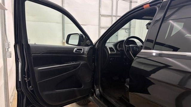 2019 Black Jeep Grand Cherokee Laredo E 4x4 (1C4RJFAG3KC) with an Pentastar 3.6L V-6 DOHC engine, located at 1806 Veterans Memorial Hwy SW, Austell, GA, 30168, (770) 944-9558, 33.817959, -84.606987 - Why Choose Automania? At Automania, we make car buying easy and stress-free, with over 20 years serving Austell, GA and the surrounding communities. WE FINANCE GOOD AND NOT SO GOOD CREDIT, we work with all credit types, and every vehicle comes with a free vehicle history report so you know its backg- Photo#10