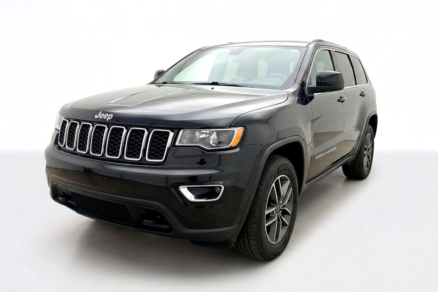 photo of 2019 Jeep Grand Cherokee Laredo E 4x4