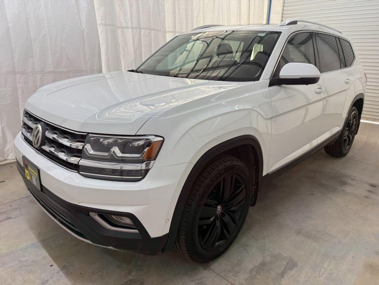 2018 White Volkswagen Atlas 3.6L V6 SEL Premium (1V2NR2CA6JC) with an 3.6L V-6 gasoline direct injection engine, located at 1806 Veterans Memorial Hwy SW, Austell, GA, 30168, (770) 944-9558, 33.817959, -84.606987- Photo#0