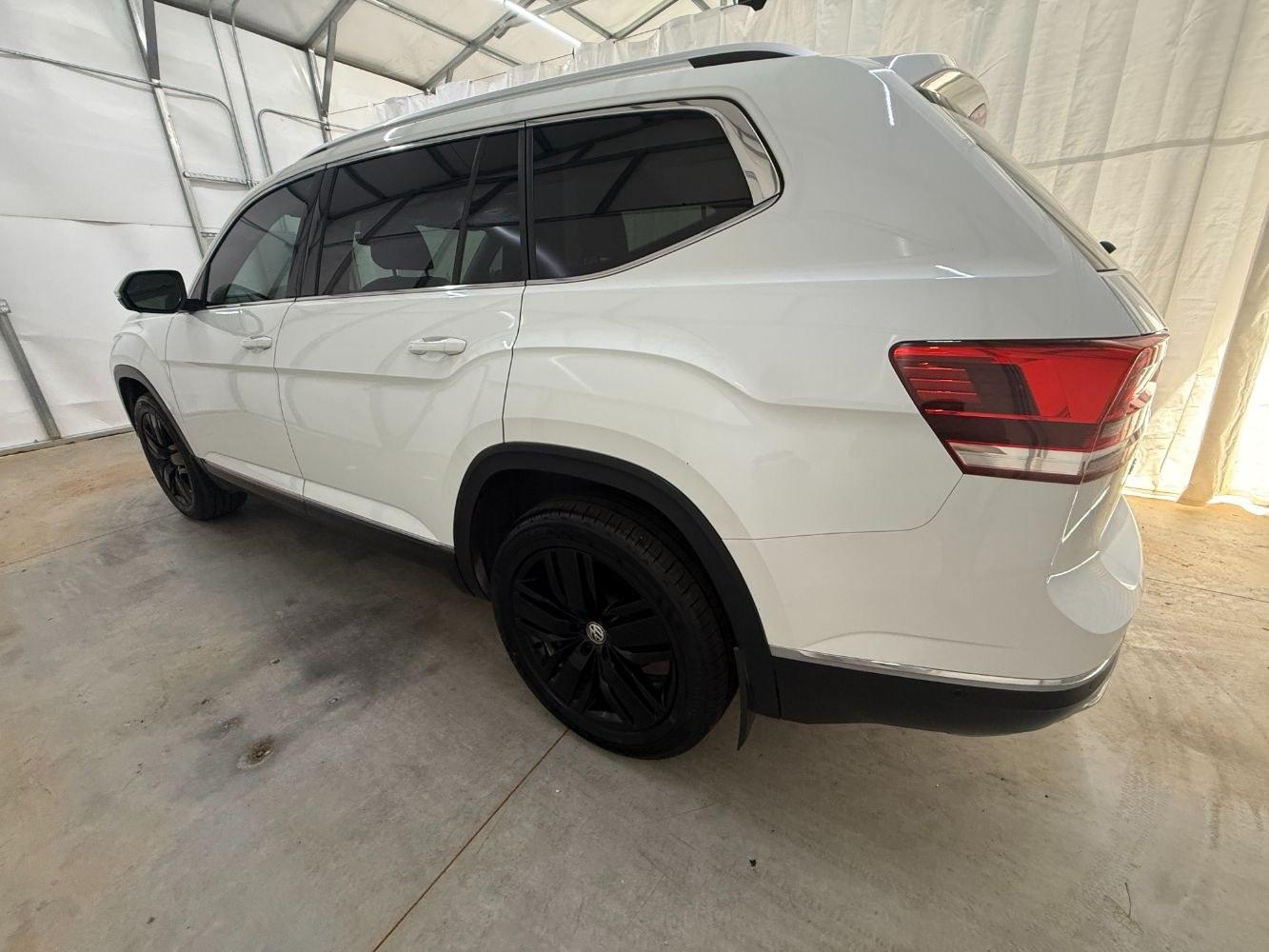 2018 White Volkswagen Atlas 3.6L V6 SEL Premium (1V2NR2CA6JC) with an 3.6L V-6 gasoline direct injection engine, located at 1806 Veterans Memorial Hwy SW, Austell, GA, 30168, (770) 944-9558, 33.817959, -84.606987- Photo#2