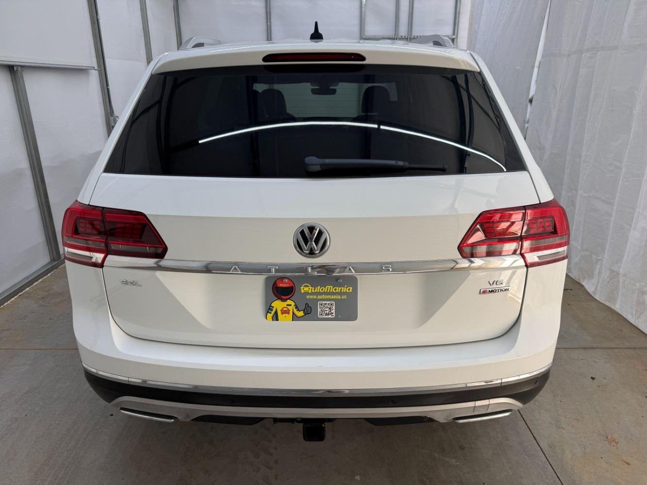 2018 White Volkswagen Atlas 3.6L V6 SEL Premium (1V2NR2CA6JC) with an 3.6L V-6 gasoline direct injection engine, located at 1806 Veterans Memorial Hwy SW, Austell, GA, 30168, (770) 944-9558, 33.817959, -84.606987- Photo#4