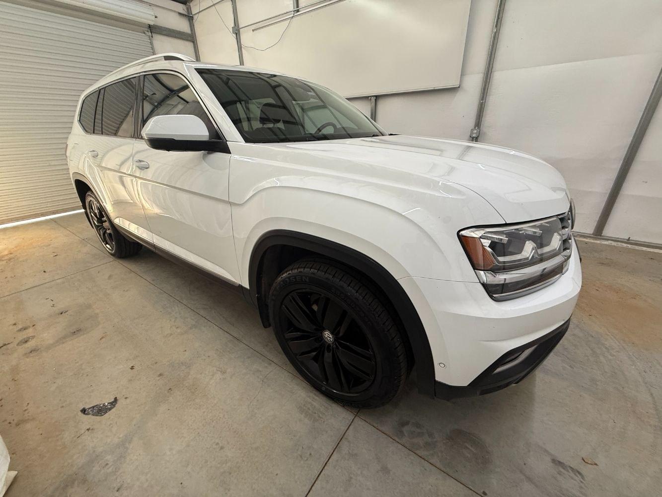 2018 White Volkswagen Atlas 3.6L V6 SEL Premium (1V2NR2CA6JC) with an 3.6L V-6 gasoline direct injection engine, located at 1806 Veterans Memorial Hwy SW, Austell, GA, 30168, (770) 944-9558, 33.817959, -84.606987- Photo#7