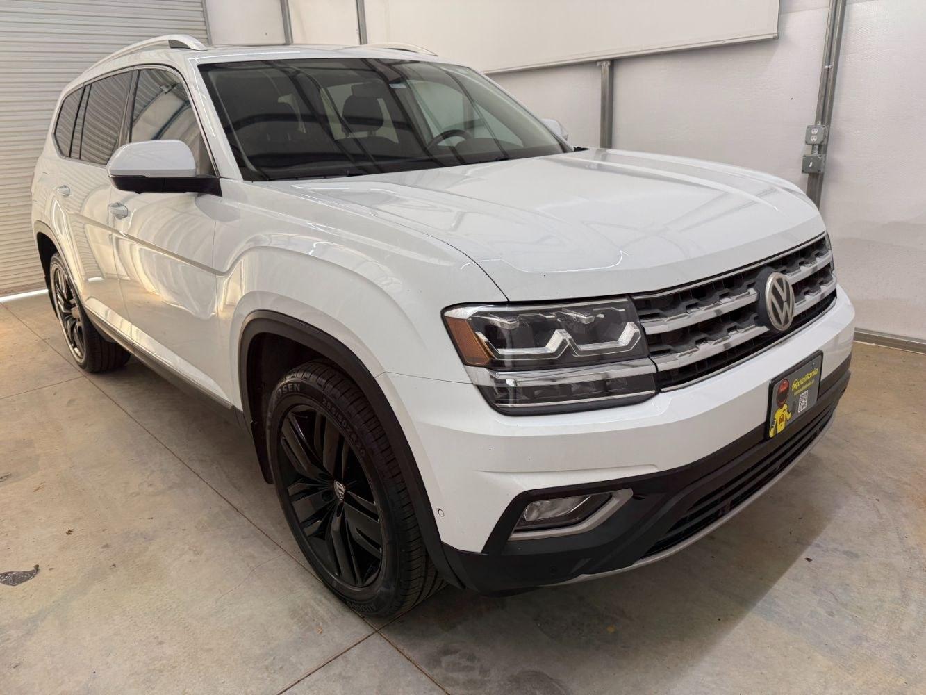 2018 White Volkswagen Atlas 3.6L V6 SEL Premium (1V2NR2CA6JC) with an 3.6L V-6 gasoline direct injection engine, located at 1806 Veterans Memorial Hwy SW, Austell, GA, 30168, (770) 944-9558, 33.817959, -84.606987- Photo#8