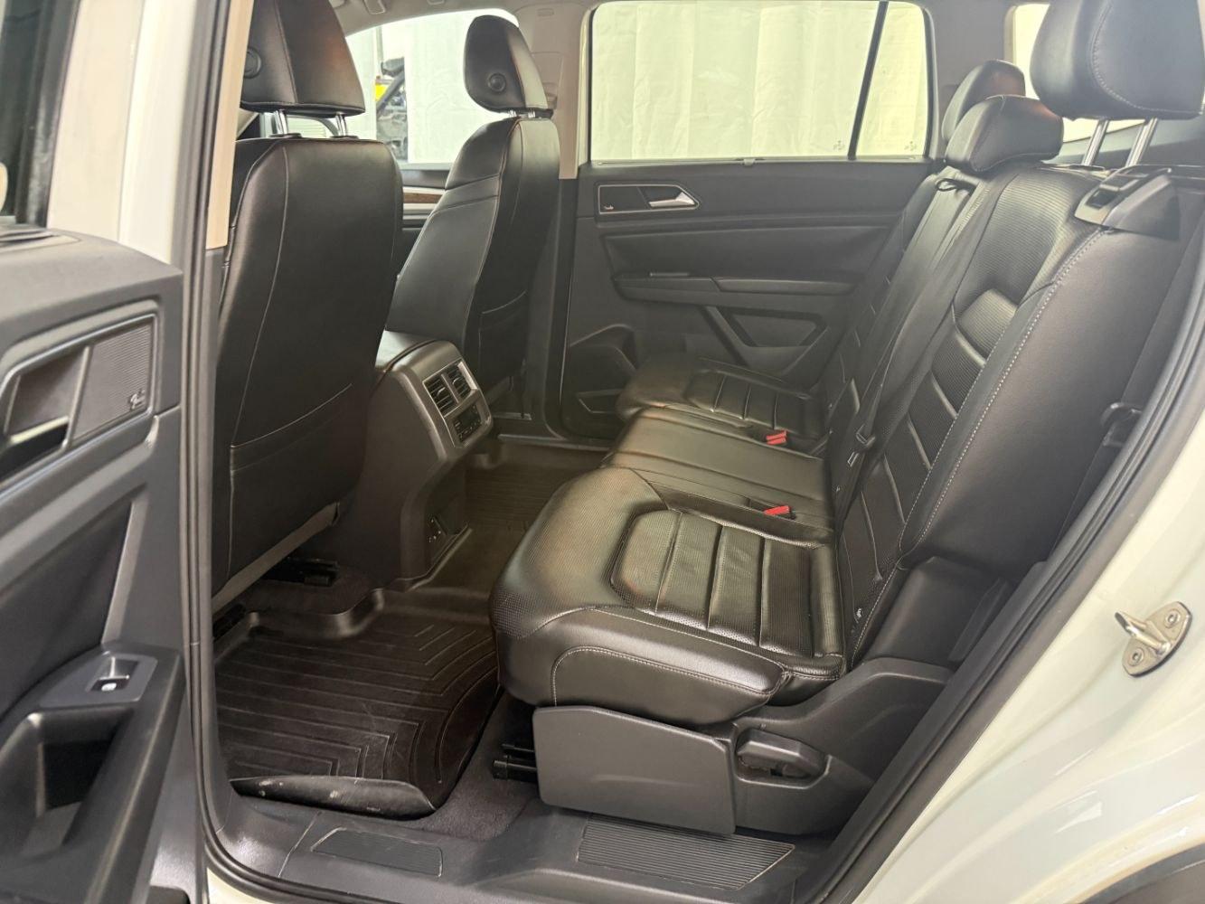 2018 White Volkswagen Atlas 3.6L V6 SEL Premium (1V2NR2CA6JC) with an 3.6L V-6 gasoline direct injection engine, located at 1806 Veterans Memorial Hwy SW, Austell, GA, 30168, (770) 944-9558, 33.817959, -84.606987- Photo#17