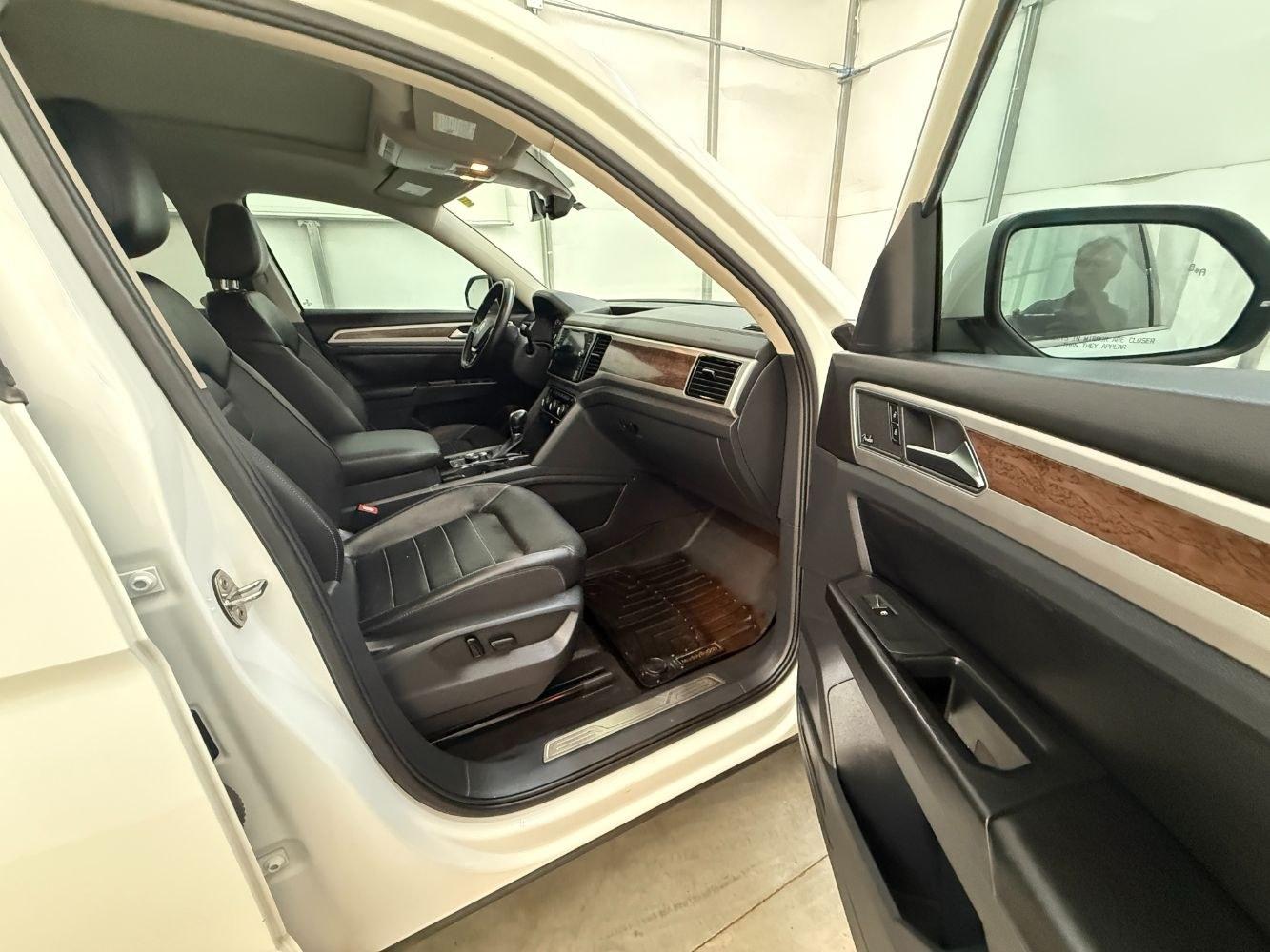 2018 White Volkswagen Atlas 3.6L V6 SEL Premium (1V2NR2CA6JC) with an 3.6L V-6 gasoline direct injection engine, located at 1806 Veterans Memorial Hwy SW, Austell, GA, 30168, (770) 944-9558, 33.817959, -84.606987- Photo#20