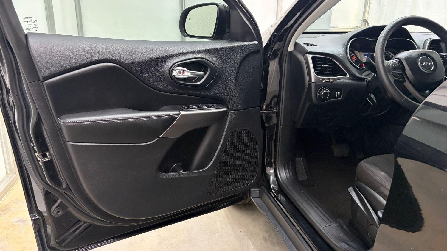 2020 Black Jeep Cherokee Latitude FWD (1C4PJLCB6LD) , located at 1806 Veterans Memorial Hwy SW, Austell, GA, 30168, (770) 944-9558, 33.817959, -84.606987 - This Jeep is in good condition and comes from a non-smoker vehicle. The exterior is in perfect condition, and the interior looks good and smells great. Overall, a great car for the price.- Photo#10