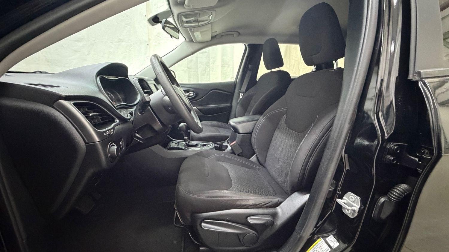 2020 Black Jeep Cherokee Latitude FWD (1C4PJLCB6LD) , located at 1806 Veterans Memorial Hwy SW, Austell, GA, 30168, (770) 944-9558, 33.817959, -84.606987 - This Jeep is in good condition and comes from a non-smoker vehicle. The exterior is in perfect condition, and the interior looks good and smells great. Overall, a great car for the price.- Photo#11