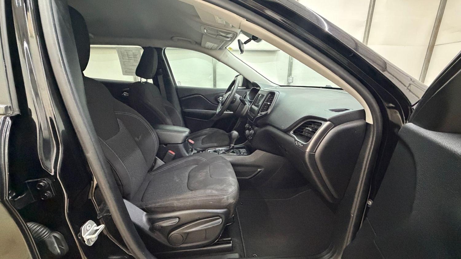 2020 Black Jeep Cherokee Latitude FWD (1C4PJLCB6LD) , located at 1806 Veterans Memorial Hwy SW, Austell, GA, 30168, (770) 944-9558, 33.817959, -84.606987 - This Jeep is in good condition and comes from a non-smoker vehicle. The exterior is in perfect condition, and the interior looks good and smells great. Overall, a great car for the price.- Photo#16