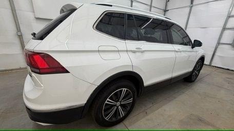 2018 White Volkswagen Tiguan 2.0T SEL | 2.0T SE (3VV2B7AX5JM) with an 2L I-4 direct injection engine, located at 1806 Veterans Memorial Hwy SW, Austell, GA, 30168, (770) 944-9558, 33.817959, -84.606987 - This 2018 Volkswagen Tiguan SEL has passed a 100+ point inspection performed in our own service center. It's in like-new condition and even smells like new, with no blemishes inside or out to describe. It also has new tires. Come see it in person and take it for a test drive! Why Choose Automania?- Photo#6