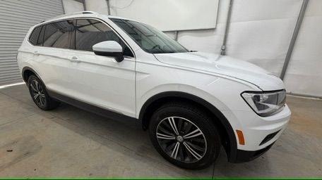 2018 White Volkswagen Tiguan 2.0T SEL | 2.0T SE (3VV2B7AX5JM) with an 2L I-4 direct injection engine, located at 1806 Veterans Memorial Hwy SW, Austell, GA, 30168, (770) 944-9558, 33.817959, -84.606987 - This 2018 Volkswagen Tiguan SEL has passed a 100+ point inspection performed in our own service center. It's in like-new condition and even smells like new, with no blemishes inside or out to describe. It also has new tires. Come see it in person and take it for a test drive! Why Choose Automania?- Photo#7