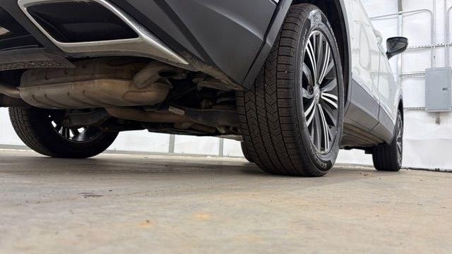 2018 White Volkswagen Tiguan 2.0T SEL | 2.0T SE (3VV2B7AX5JM) with an 2L I-4 direct injection engine, located at 1806 Veterans Memorial Hwy SW, Austell, GA, 30168, (770) 944-9558, 33.817959, -84.606987 - This 2018 Volkswagen Tiguan SEL has passed a 100+ point inspection performed in our own service center. It's in like-new condition and even smells like new, with no blemishes inside or out to describe. It also has new tires. Come see it in person and take it for a test drive! Why Choose Automania?- Photo#22