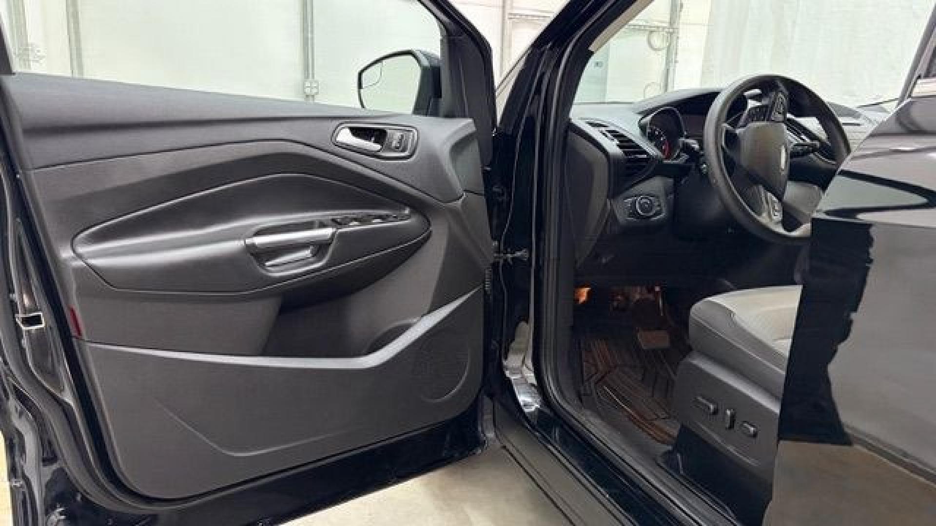 2018 Black Ford Escape SE (1FMCU9GD2JU) with an EcoBoost 1.5L I-4 direct injection engine, located at 1806 Veterans Memorial Hwy SW, Austell, GA, 30168, (770) 944-9558, 33.817959, -84.606987- Photo#9