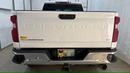 2023 White Chevrolet Silverado 2500HD 4WD Crew Cab Standard Bed LT (2GC1YNEY0P1) with an Duramax 6.6L V-8 direct injection engine, located at 1806 Veterans Memorial Hwy SW, Austell, GA, 30168, (770) 944-9558, 33.817959, -84.606987 - This 2023 Chevrolet Silverado 2500HD Diesel has passed a 100+ point inspection performed in our own service center. It's in super nice shape, especially for a work truck. The paint is very nice, and the interior is super clean for a truck. A strong, capable diesel ready for the job. Come see it in p- Photo#4