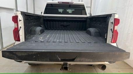 2023 White Chevrolet Silverado 2500HD 4WD Crew Cab Standard Bed LT (2GC1YNEY0P1) with an Duramax 6.6L V-8 direct injection engine, located at 1806 Veterans Memorial Hwy SW, Austell, GA, 30168, (770) 944-9558, 33.817959, -84.606987 - This 2023 Chevrolet Silverado 2500HD Diesel has passed a 100+ point inspection performed in our own service center. It's in super nice shape, especially for a work truck. The paint is very nice, and the interior is super clean for a truck. A strong, capable diesel ready for the job. Come see it in p- Photo#5