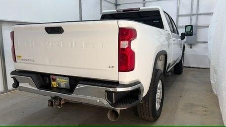 2023 White Chevrolet Silverado 2500HD 4WD Crew Cab Standard Bed LT (2GC1YNEY0P1) with an Duramax 6.6L V-8 direct injection engine, located at 1806 Veterans Memorial Hwy SW, Austell, GA, 30168, (770) 944-9558, 33.817959, -84.606987 - This 2023 Chevrolet Silverado 2500HD Diesel has passed a 100+ point inspection performed in our own service center. It's in super nice shape, especially for a work truck. The paint is very nice, and the interior is super clean for a truck. A strong, capable diesel ready for the job. Come see it in p- Photo#6