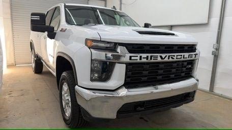 2023 White Chevrolet Silverado 2500HD 4WD Crew Cab Standard Bed LT (2GC1YNEY0P1) with an Duramax 6.6L V-8 direct injection engine, located at 1806 Veterans Memorial Hwy SW, Austell, GA, 30168, (770) 944-9558, 33.817959, -84.606987 - This 2023 Chevrolet Silverado 2500HD Diesel has passed a 100+ point inspection performed in our own service center. It's in super nice shape, especially for a work truck. The paint is very nice, and the interior is super clean for a truck. A strong, capable diesel ready for the job. Come see it in p- Photo#9