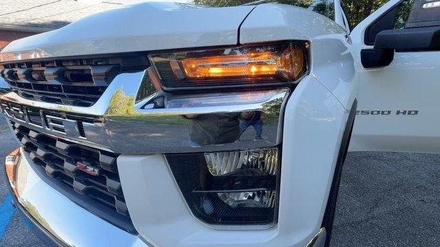 2023 White Chevrolet Silverado 2500HD 4WD Crew Cab Standard Bed LT (2GC1YNEY0P1) with an Duramax 6.6L V-8 direct injection engine, located at 1806 Veterans Memorial Hwy SW, Austell, GA, 30168, (770) 944-9558, 33.817959, -84.606987 - This 2023 Chevrolet Silverado 2500HD Diesel has passed a 100+ point inspection performed in our own service center. It's in super nice shape, especially for a work truck. The paint is very nice, and the interior is super clean for a truck. A strong, capable diesel ready for the job. Come see it in p- Photo#25