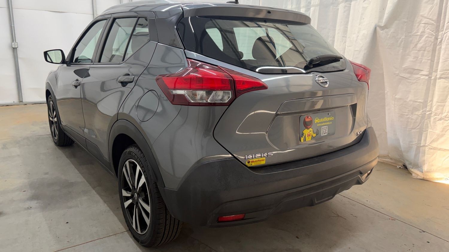 2019 Gray Nissan Kicks SV (3N1CP5CU9KL) with an 1.6L I-4 DOHC engine, located at 1806 Veterans Memorial Hwy SW, Austell, GA, 30168, (770) 944-9558, 33.817959, -84.606987- Photo#3