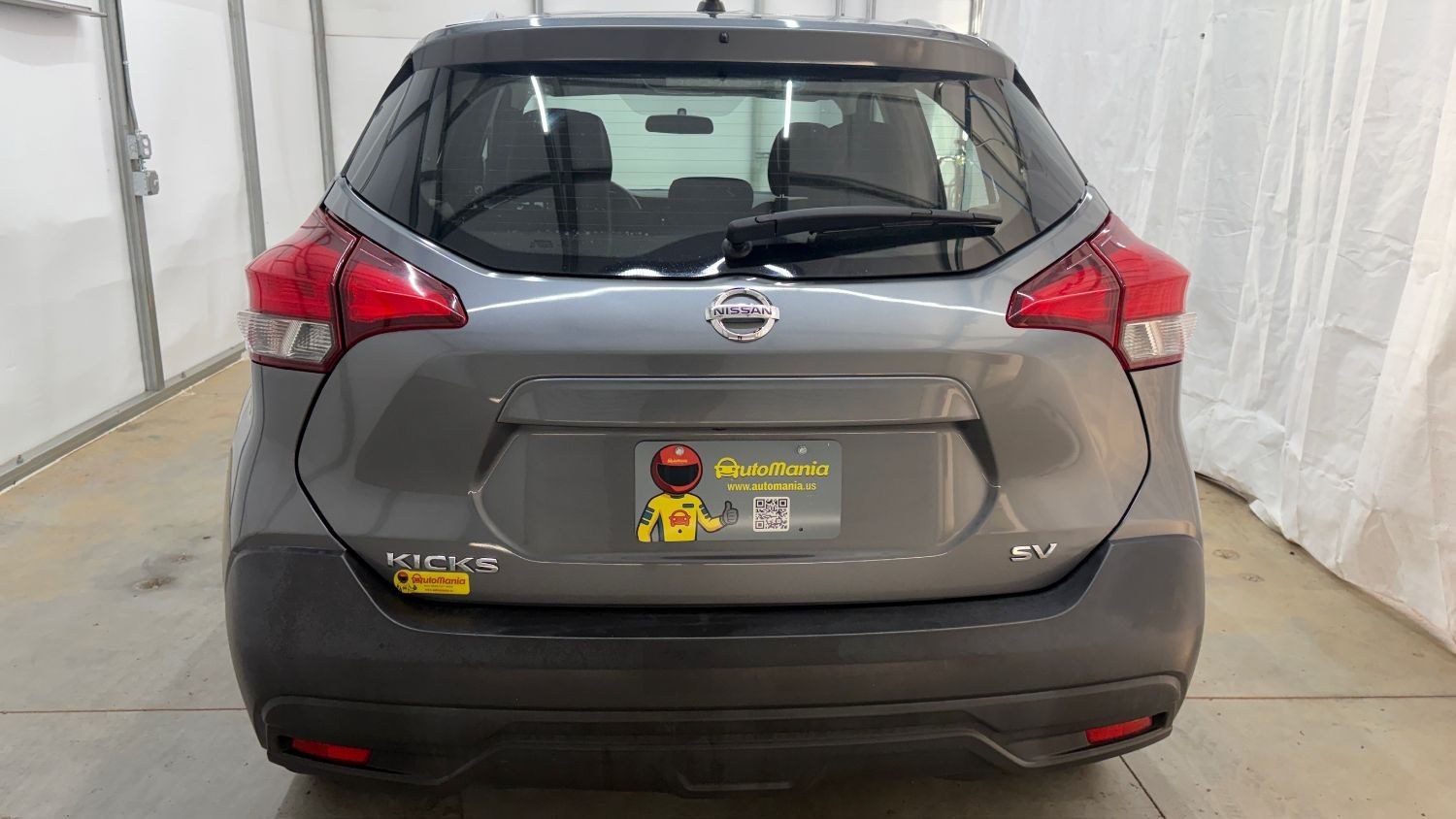 2019 Gray Nissan Kicks SV (3N1CP5CU9KL) with an 1.6L I-4 DOHC engine, located at 1806 Veterans Memorial Hwy SW, Austell, GA, 30168, (770) 944-9558, 33.817959, -84.606987- Photo#4