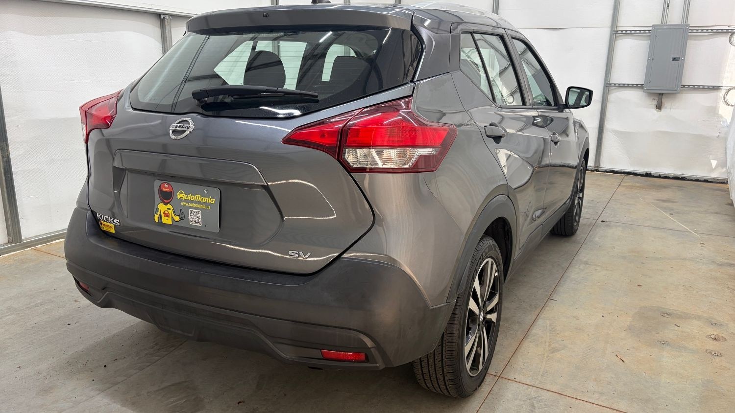 2019 Gray Nissan Kicks SV (3N1CP5CU9KL) with an 1.6L I-4 DOHC engine, located at 1806 Veterans Memorial Hwy SW, Austell, GA, 30168, (770) 944-9558, 33.817959, -84.606987- Photo#5