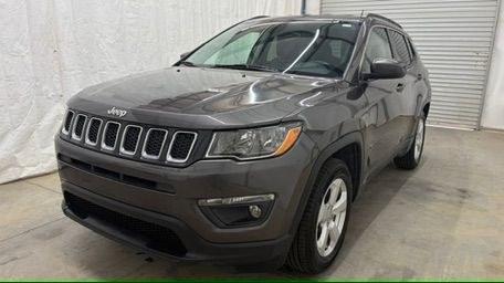 2018 Gray Jeep Compass Latitude FWD (3C4NJCBB8JT) with an 2.4L I-4 variable valve control engine, located at 1806 Veterans Memorial Hwy SW, Austell, GA, 30168, (770) 944-9558, 33.817959, -84.606987- Photo#0