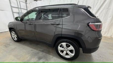 2018 Gray Jeep Compass Latitude FWD (3C4NJCBB8JT) with an 2.4L I-4 variable valve control engine, located at 1806 Veterans Memorial Hwy SW, Austell, GA, 30168, (770) 944-9558, 33.817959, -84.606987- Photo#2