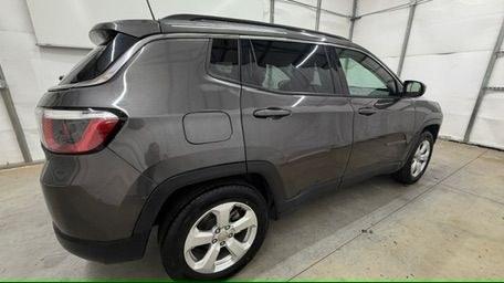 2018 Gray Jeep Compass Latitude FWD (3C4NJCBB8JT) with an 2.4L I-4 variable valve control engine, located at 1806 Veterans Memorial Hwy SW, Austell, GA, 30168, (770) 944-9558, 33.817959, -84.606987- Photo#6